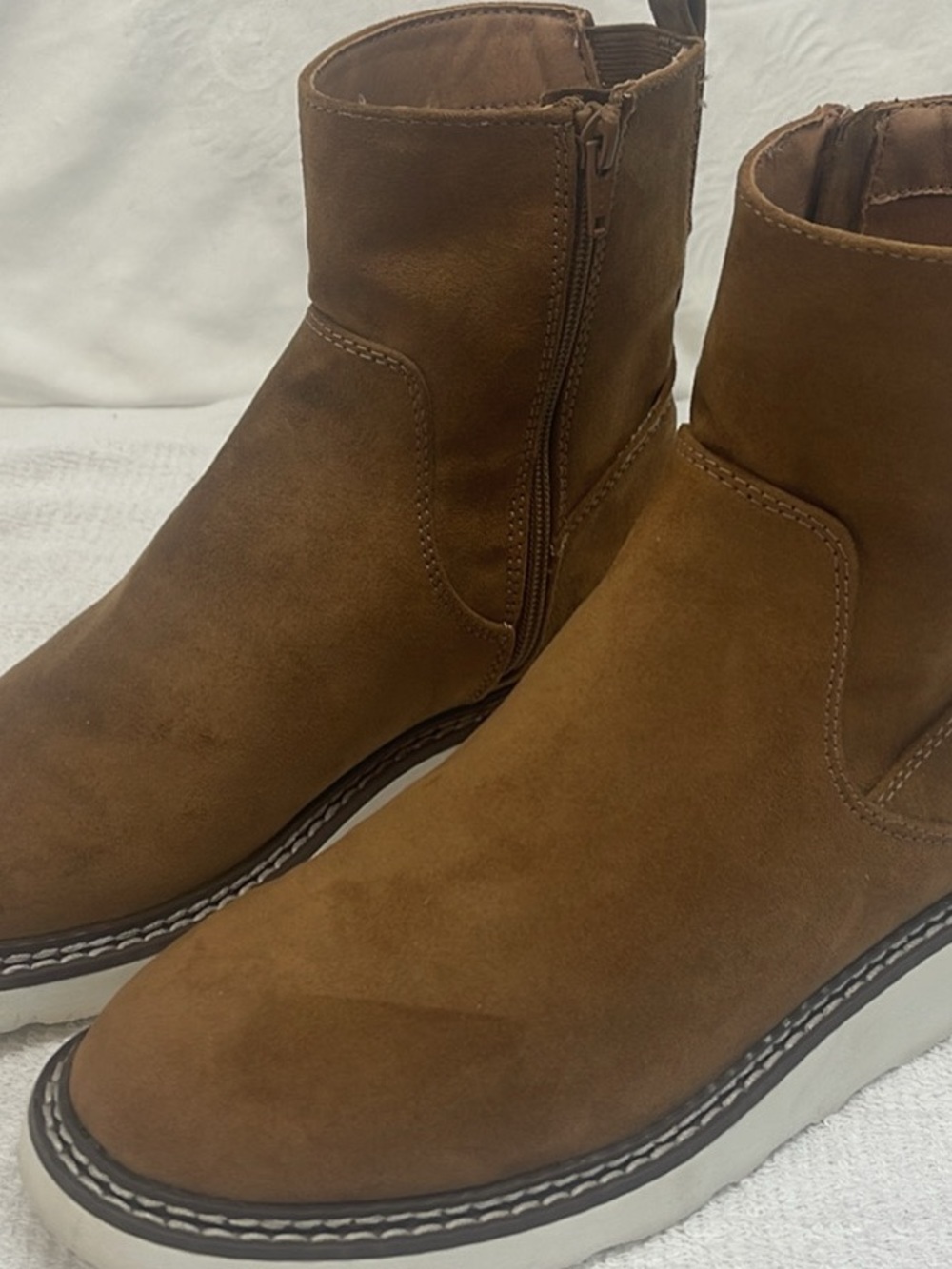 Women’s casual suede zip up chestnut, brown boots size 8